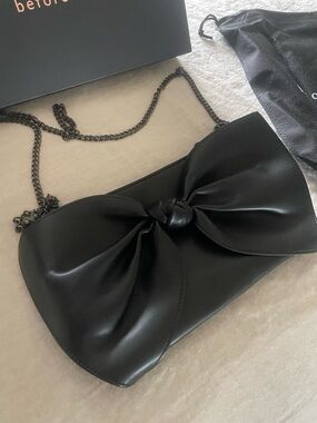 Black Bow Accent Chain clutch Bag - Women